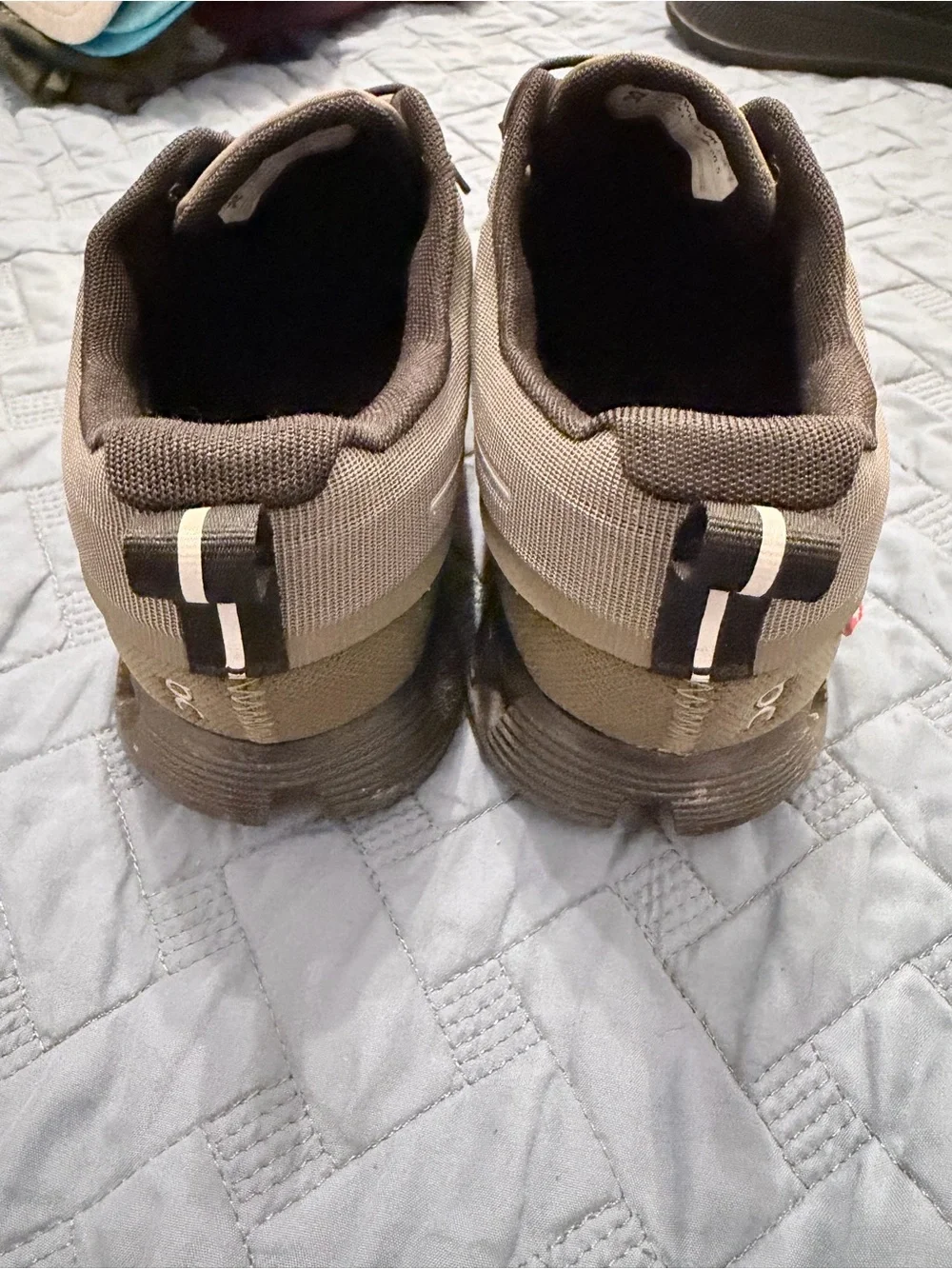 On Cloud Waterproof Sneakers Womens Size 9, like new